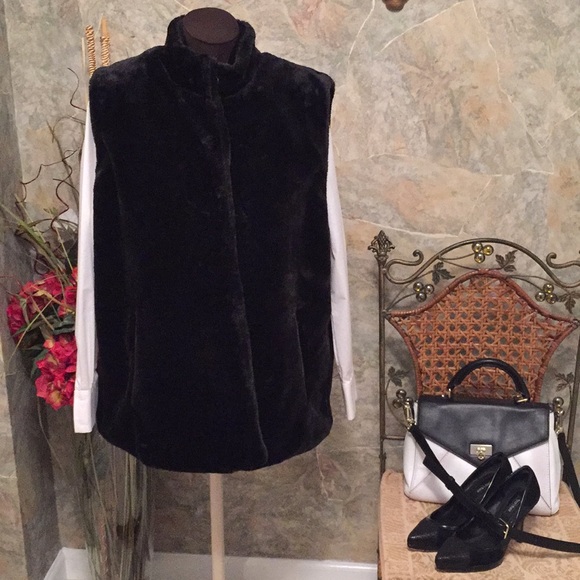 Tutor Court 🌹Soft furry like vest. - Picture 6 of 8